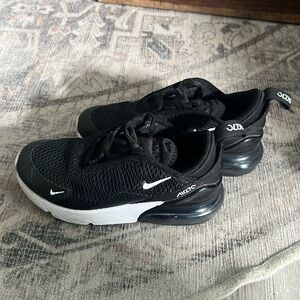 NIKE Air 270 Sneakers / Shoes